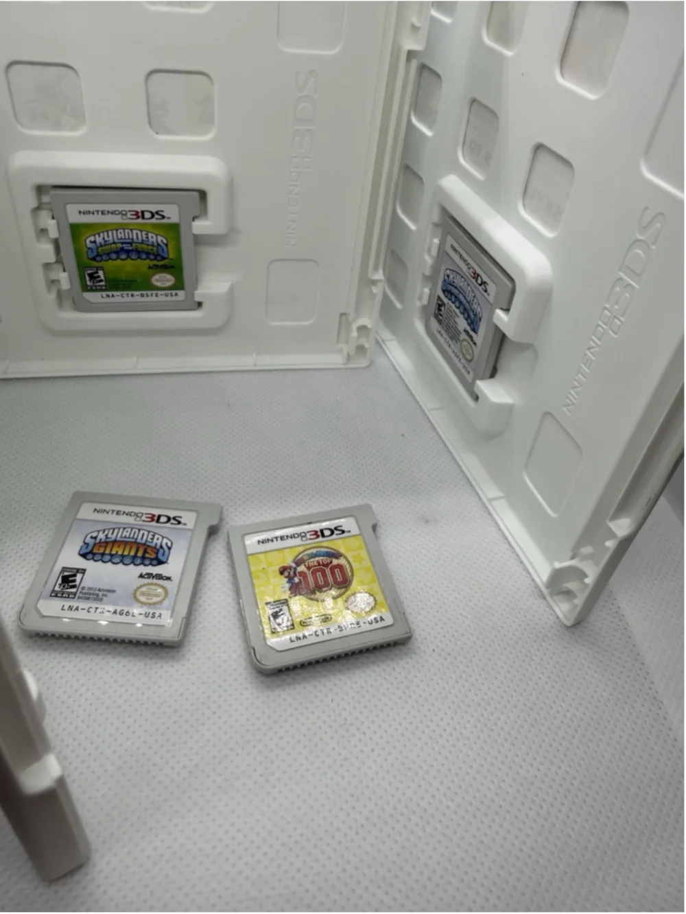 Nintendo 2DS Electric Blue [Console & Charger!] [Tested!] And 4 GAMES!!!